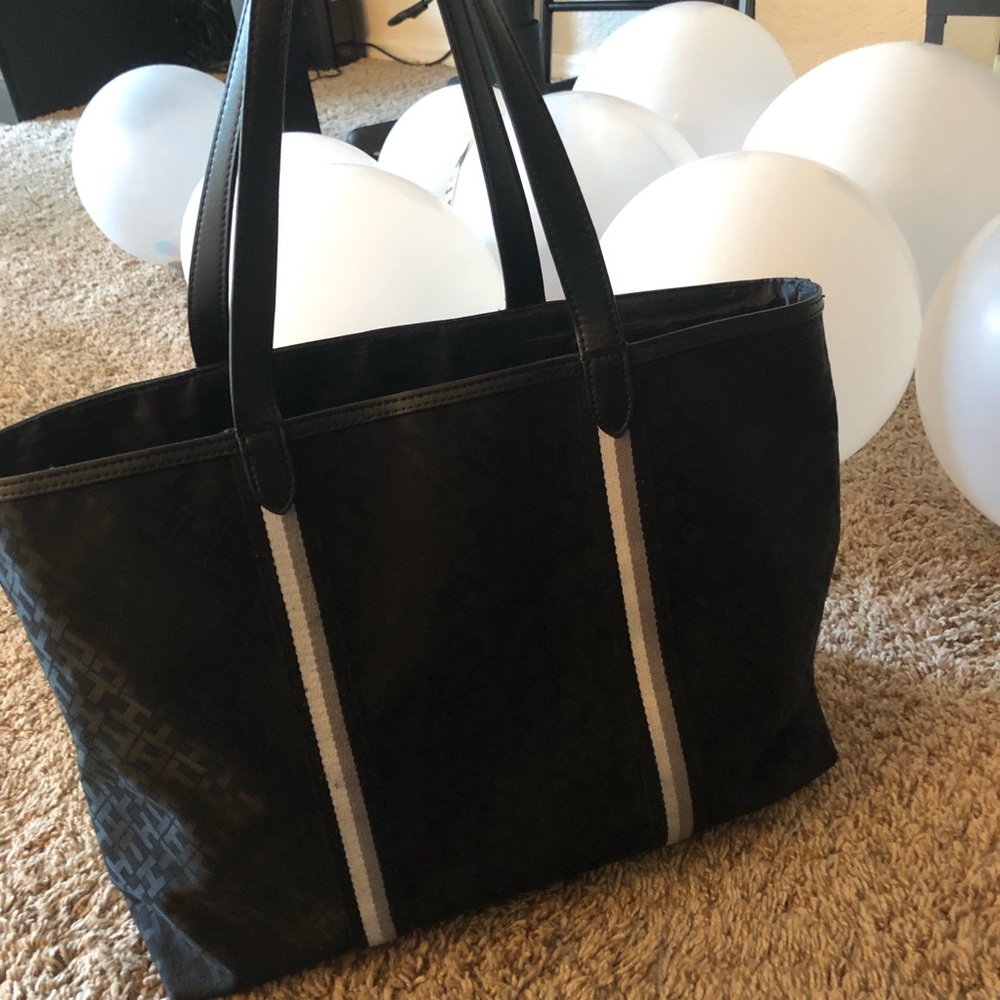 Tommy Hilfiger Bag 🌸 - Picture 2 of 6
